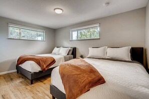 4 habitaciones, tabla de planchar con plancha, wifi y ropa de cama 
