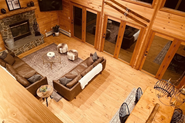 Smart TV, fireplace, DVD player
