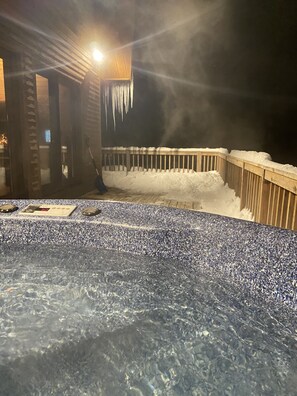 Tina de hidromasaje al aire libre