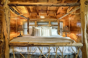 5 chambres, coffres-forts dans les chambres, lit parapluie