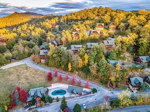 ☀️5 Bedroom🐻 Pool👙Hot Tub🥂 Dollywood🎢 Mountain View🏔 Game Rm🎱2Tier Deck🌅