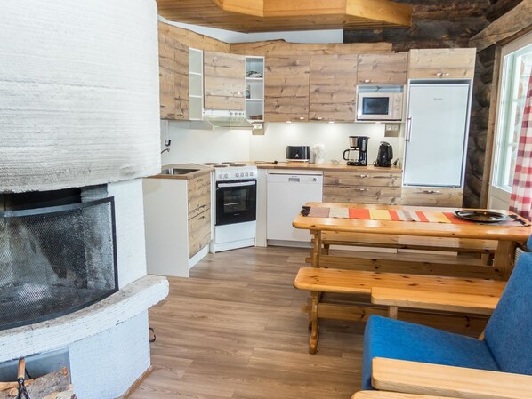 Fridge, microwave, dishwasher, cookware/dishes/utensils