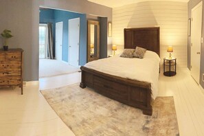 4 bedrooms, desk, iron/ironing board, free WiFi