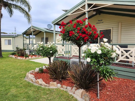 Deluxe Villa | Exterior. Paynesville Holiday Park