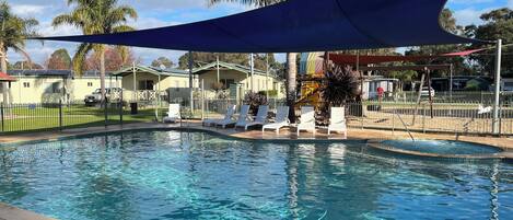 Sesongbasert utendørsbasseng