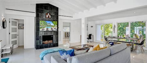 Smart TV, tenis de mesa y estéreo