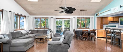 Smart TV, fireplace, books, offices