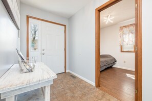 6 Schlafzimmer, Bügeleisen/Bügelbrett, kostenloses WLAN, Bettwäsche