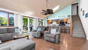 Smart TV, fireplace, books, offices