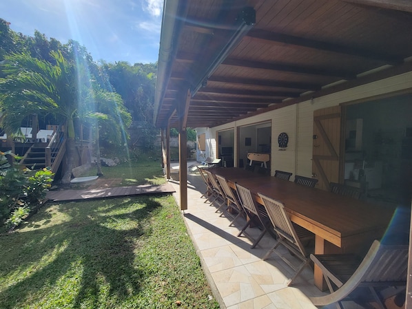 Outdoor dining