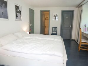 3 Schlafzimmer, Schreibtisch, Internetzugang