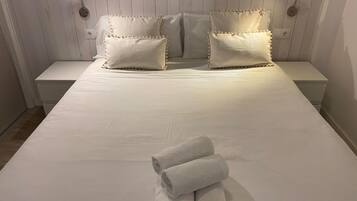 2 slaapkamers, een strijkplank/strijkijzer, gratis internet, beddengoed