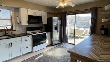 雪櫃、微波爐、焗爐、爐具