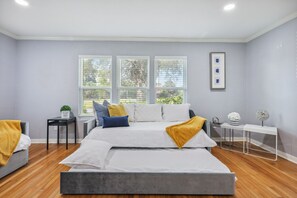 5 bedrooms, desk, iron/ironing board, travel cot - 5BR w/ Gameroom & 1K WiFi - Med Ctr, Downtown, NRG - Sleeps 15 (Houston)