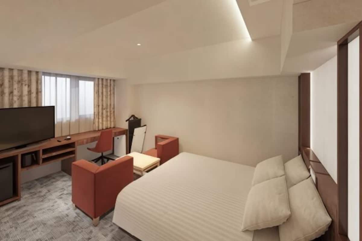 Down comforters, laptop workspace, blackout drapes, soundproofing
