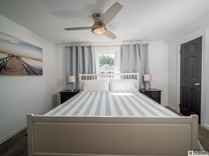 6 slaapkamers, een strijkplank/strijkijzer, reisbedje, gratis wifi