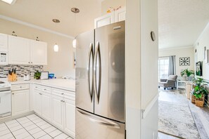Fridge, microwave, stovetop, dishwasher - Pools & Golf, 2 Mi to Beach: Myrtle Beach Condo! (Myrtle Beach)
