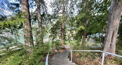 Luxurious Cabin Style Lake House walking distance to Lake Cushman