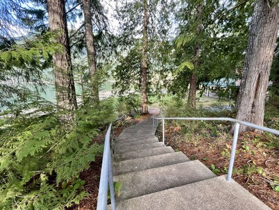 Luxurious Cabin Style Lake House walking distance to Lake Cushman