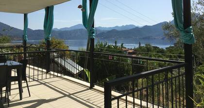 Selimiye de huzurlu doğası deniz mavisi dağ yeşili içinde gülümse