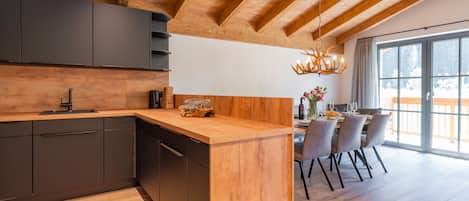 Refrigerador, horno, placa de cocina, lavavajillas