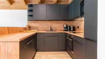 Kühlschrank, Ofen, Herdplatte, Geschirrspüler