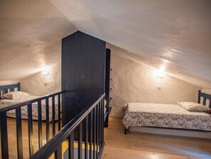 4 chambres, fer et planche à repasser, accès à Internet