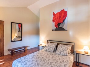 4 bedrooms, iron/ironing board, internet