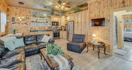 'Grace Place' Clark House on Farm: Shared Hot Tub!