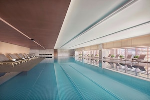 Una piscina cubierta