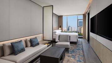 Premium Room, 1 King Bed | Minibar, in-room safe, blackout drapes, iron/ironing board