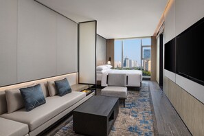 Premium Room, 1 King Bed | Minibar, in-room safe, blackout drapes, iron/ironing board - Courtyard by Marriott Luoyang (Luoyang)