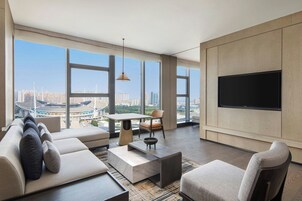 Minibar, caja de seguridad en la habitación y cortinas blackout 