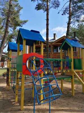 Children's play area - outdoor - Poilsio namai Banga (Palanga)