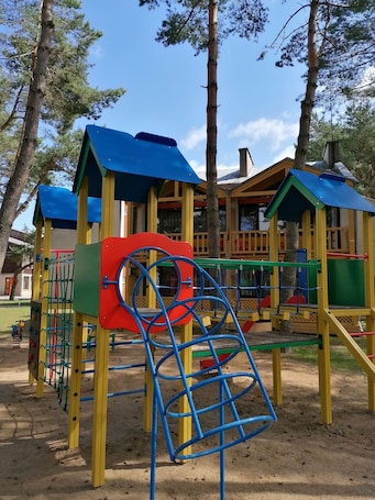 Área de juegos infantiles al aire libre
