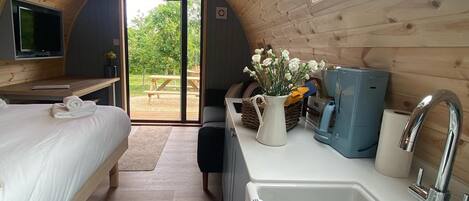 2 bedrooms, travel crib, free WiFi, bed sheets