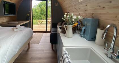 Wild Luxury Buttercup Glamping Pod with WoodFired Hot Tub in quiet rural setting
