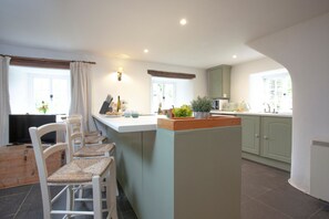 Dining - Beautiful apartment within Grade 1 listed Manor House (Plymouth)