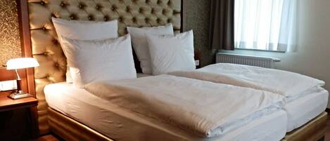 1 bedroom, in-room safe, desk, bed sheets