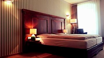 1 Schlafzimmer, Zimmersafe, Schreibtisch, BettwÀsche