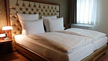 1 Schlafzimmer, Zimmersafe, Schreibtisch, BettwÀsche