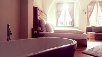 Haartrockner, HandtĂŒcher, Seife, Toilettenpapier