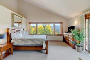 3 Schlafzimmer, hochwertige Bettwaren, Bügeleisen/Bügelbrett
