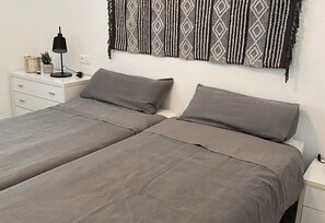 2 makuuhuonetta, silitysrauta/-lauta, ilmainen Wi-Fi, vuodevaatteet