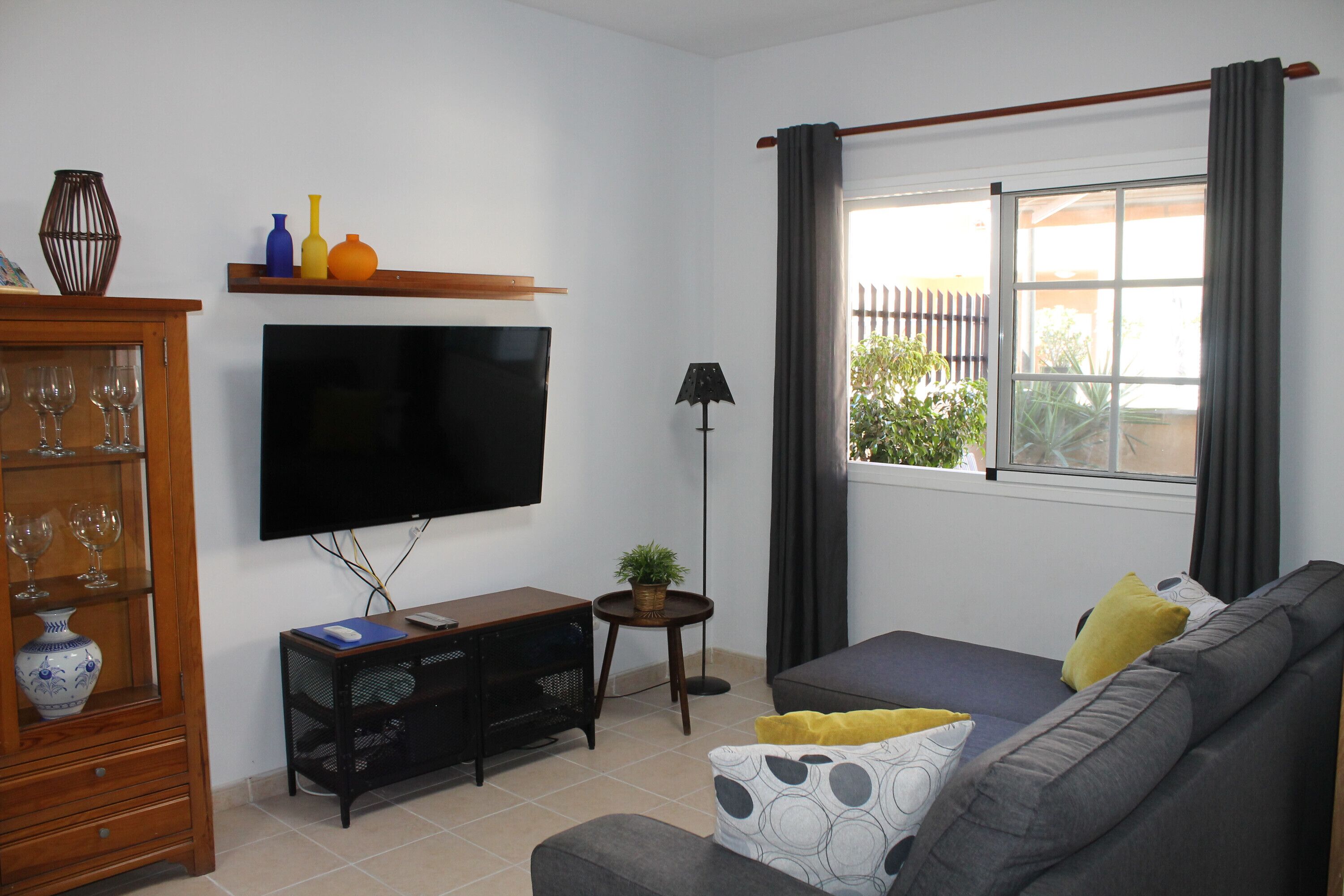 TV, DVD player, ping pong, stereo