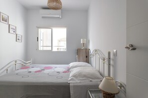 3 chambres, fer et planche à repasser, Wi-Fi gratuit, draps fournis