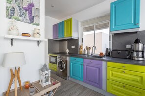 Fridge, microwave, oven, stovetop - Vacation Home "Casa Familiar 8 personas" with Wi-Fi & Terrace; Pets Allowed (Almunecar)