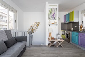 TV - Vacation Home "Casa Familiar 8 personas" with Wi-Fi & Terrace; Pets Allowed (Almunecar)