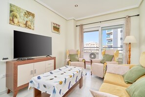 Fernseher, DVD-Player, Stereoanlage
