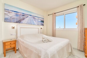2 chambres, fer et planche à repasser, Wi-Fi gratuit, draps fournis